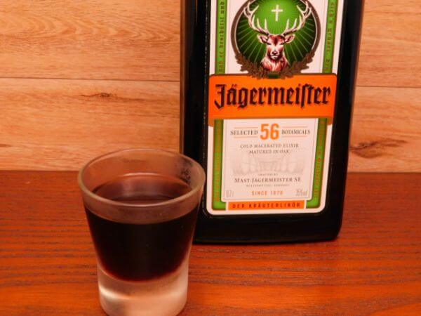 イエーガーマイスターの飲んだ感想記事【レビュー】いろいろな飲み方ができるドイツの養命酒だ。 | おったろう雑記ブログ