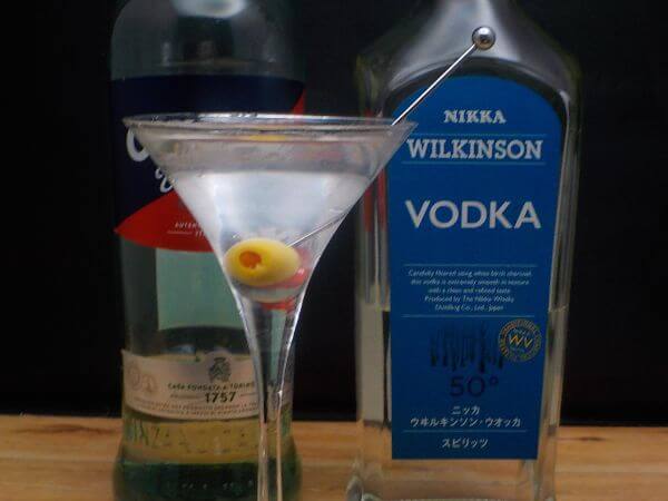 ウヰルキンソン・ウォッカ【レビュー記事】 WILKINSON VODKA アルコール度数50％ どっしりとキレのある味
